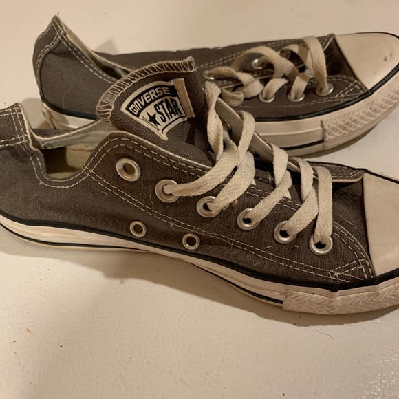 Gray converse - Picture 1 of 1